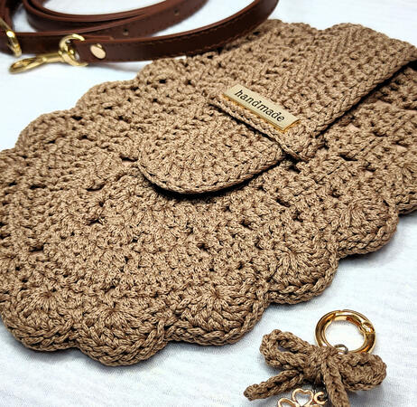 Macy Scallop Phone Bag